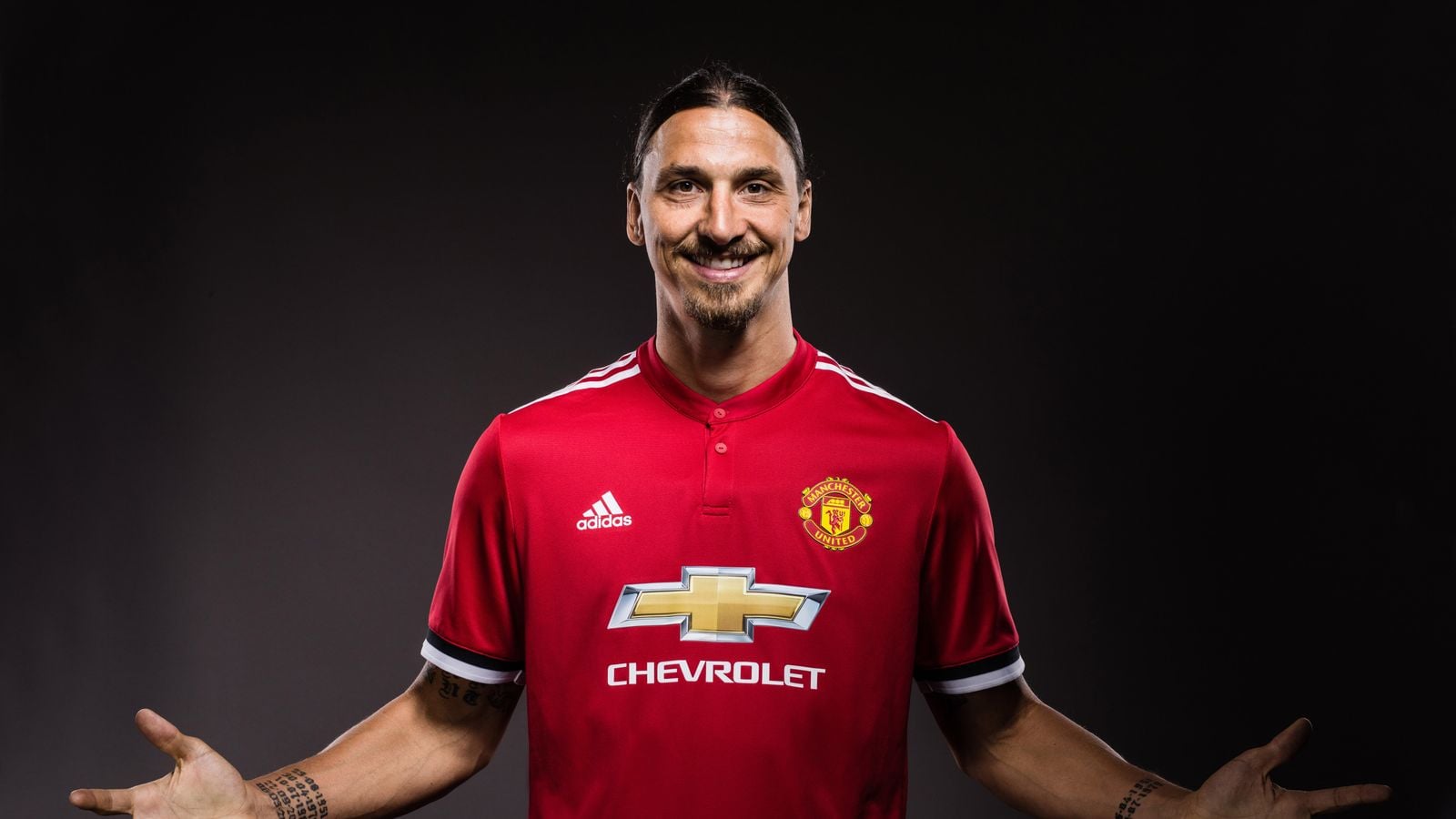 Zlatan từng khoác áo MU